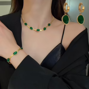 Emerald necklace set সবুজ